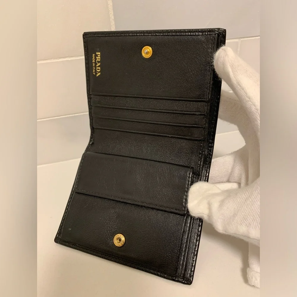 Authentic PRADA Wallet - Picture 5 of 9